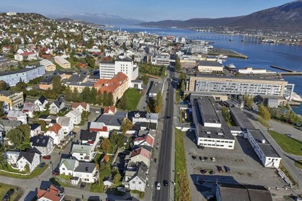 In The Heart Of The Aurora Borealis - Tromso City Extérieur photo