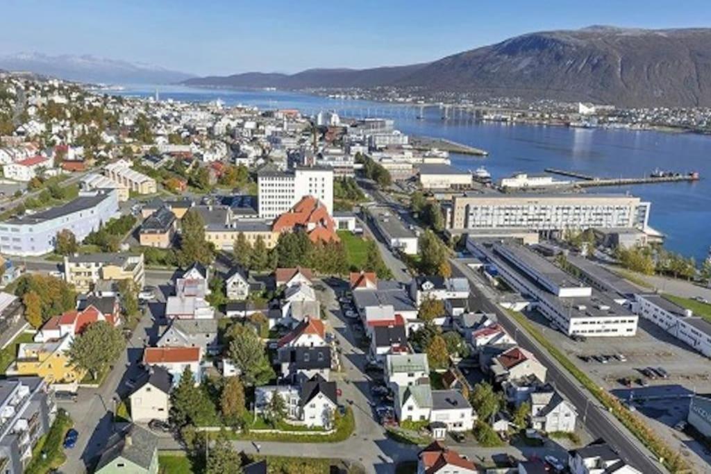 In The Heart Of The Aurora Borealis - Tromso City Extérieur photo